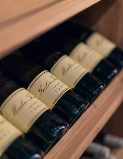 Caverack display shelf from Vinteknikk in solid oak, designed for elegant presentation of wine bottles with integrated LED lighting and precise angles.